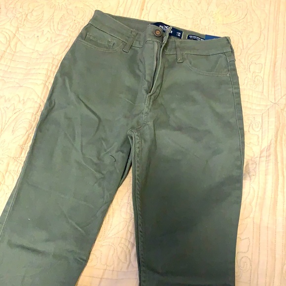 Hollister Jeans - Picture 2 of 4